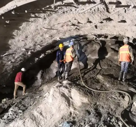 栾川隧道拱顶带模注浆料，微膨胀注浆料的特点及施工工艺